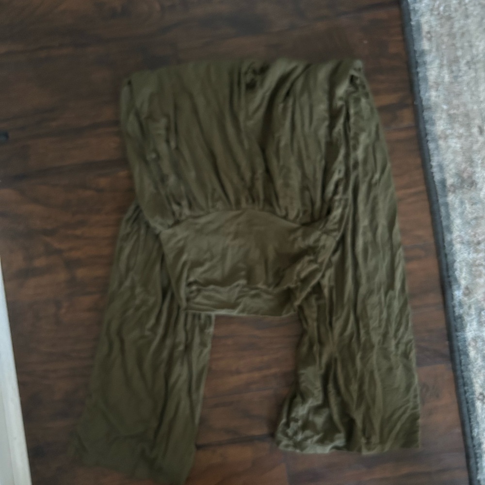 green pants